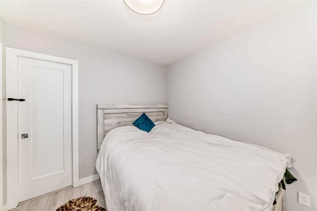 121 Corner Meadows Gate NE