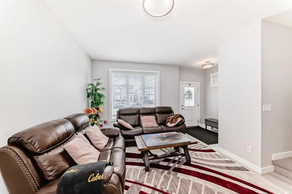 121 Corner Meadows Gate NE