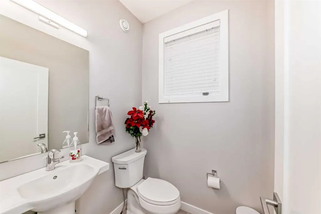 121 Corner Meadows Gate NE