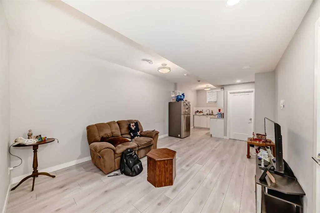 121 Corner Meadows Gate NE