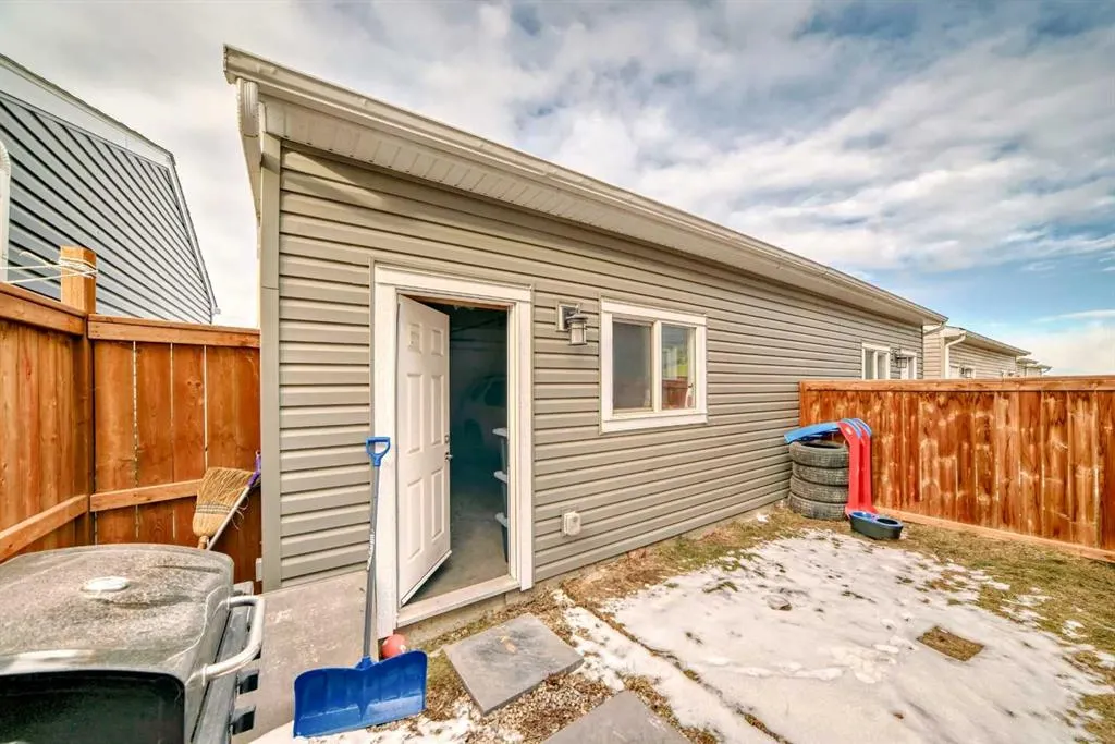 121 Corner Meadows Gate NE