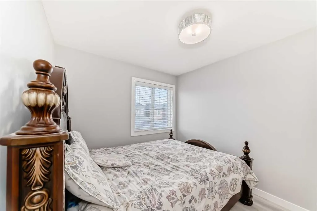 121 Corner Meadows Gate NE