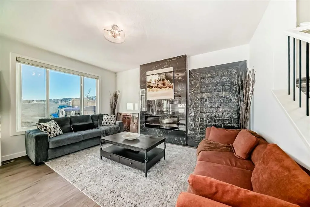 116 Ambleside Crescent NW