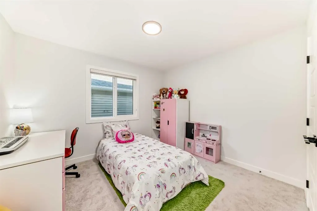 116 Ambleside Crescent NW