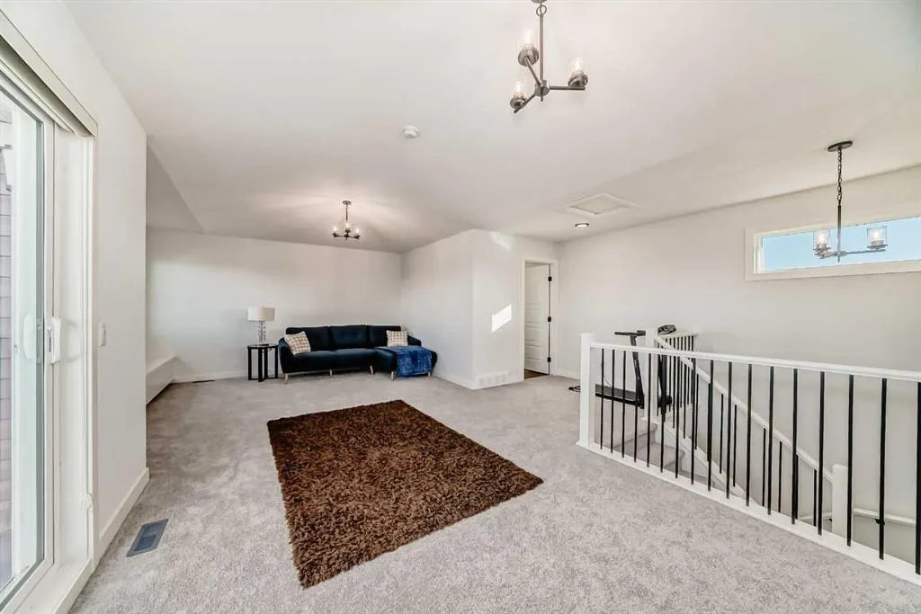 116 Ambleside Crescent NW