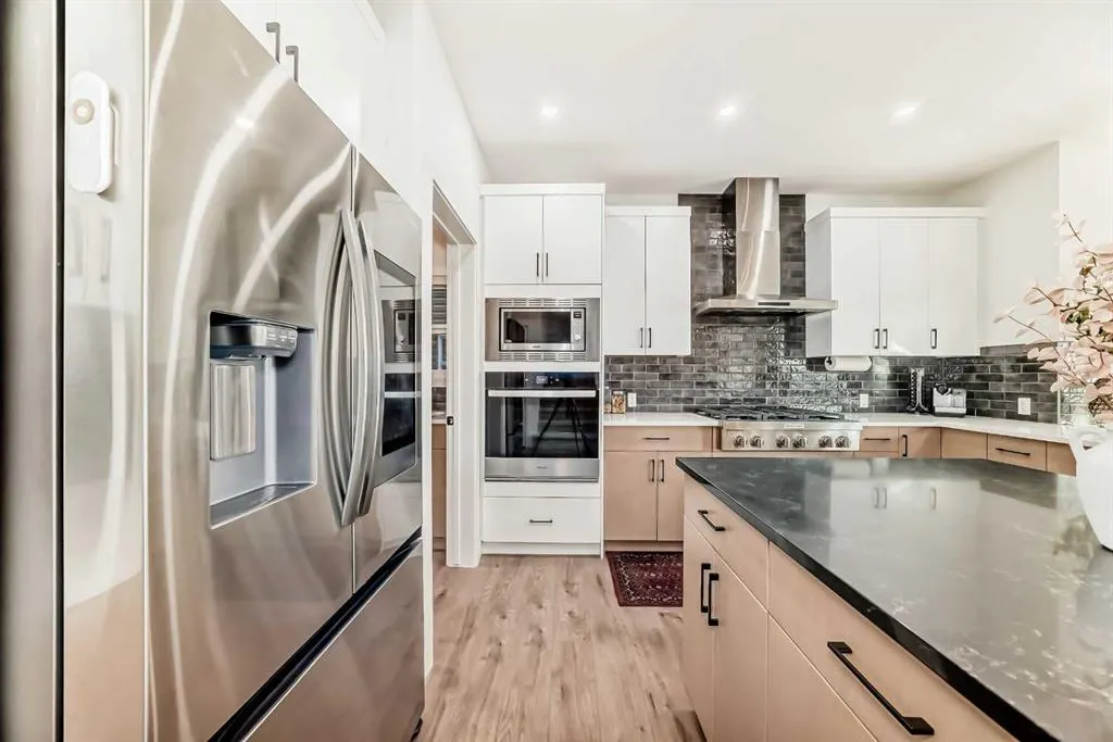116 Ambleside Crescent NW