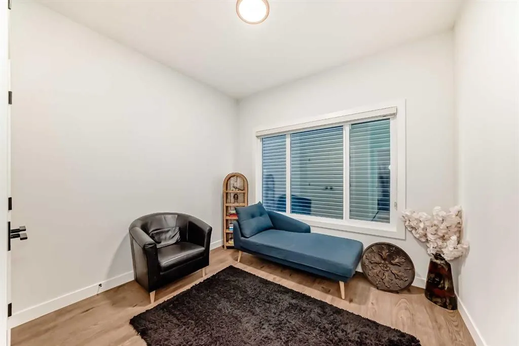 116 Ambleside Crescent NW