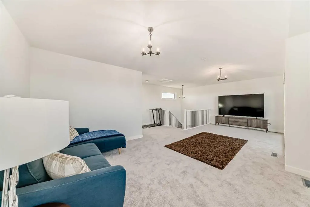 116 Ambleside Crescent NW
