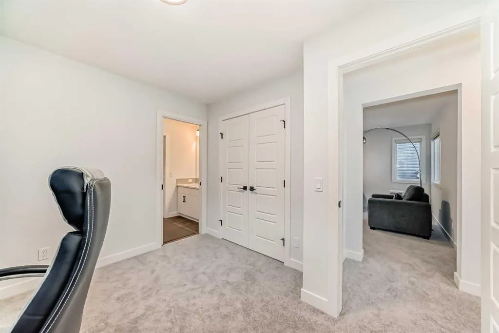 116 Ambleside Crescent NW