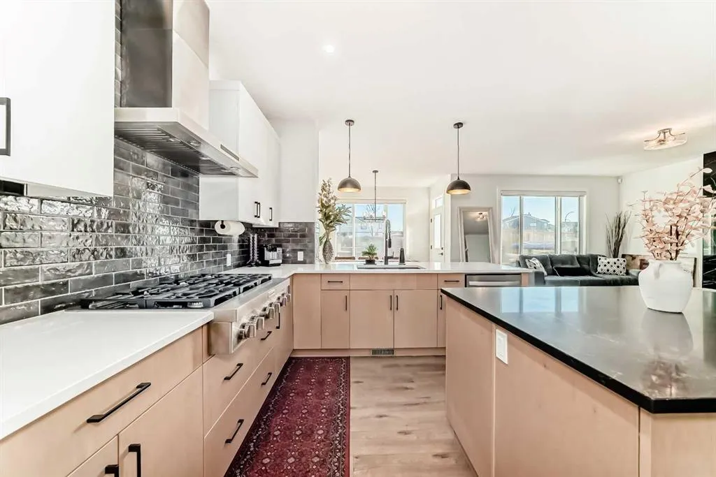 116 Ambleside Crescent NW