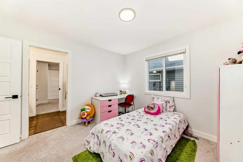 116 Ambleside Crescent NW