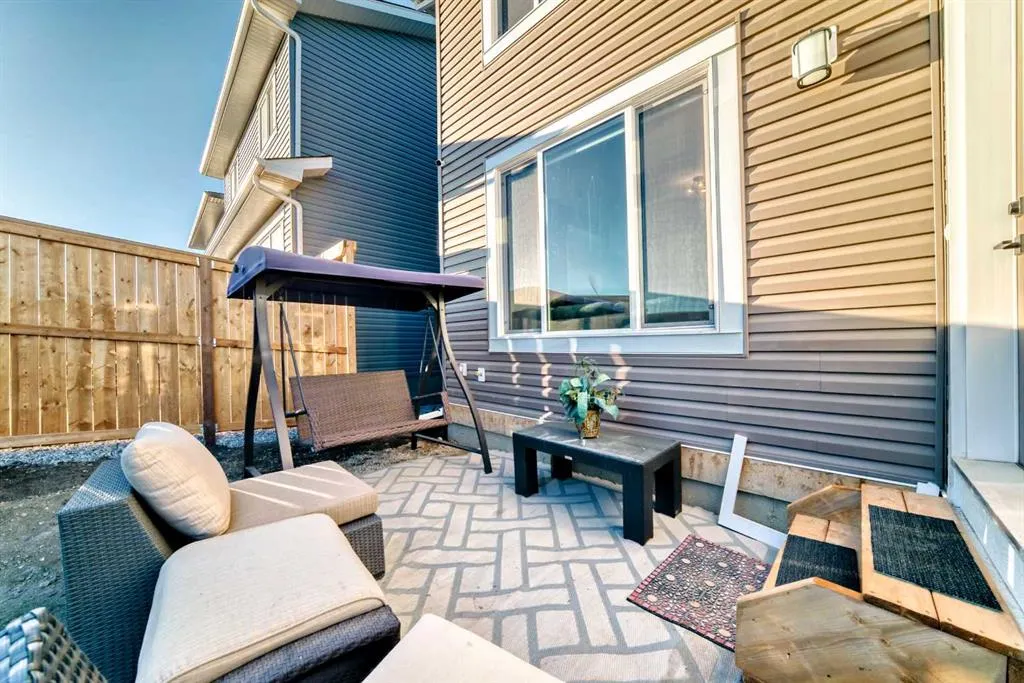 116 Ambleside Crescent NW