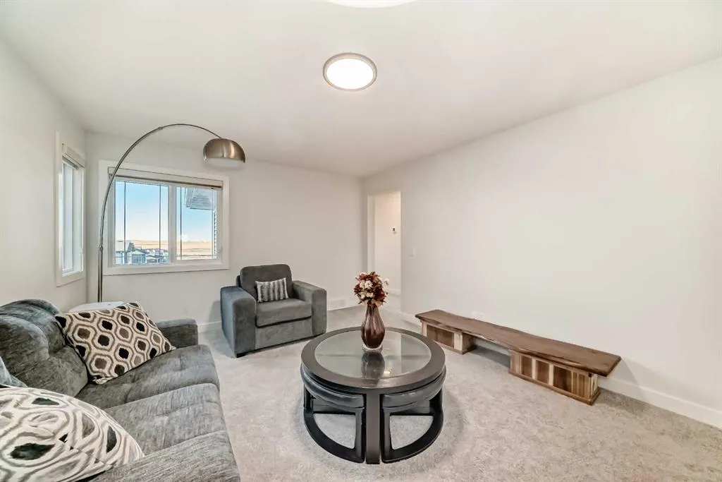 116 Ambleside Crescent NW