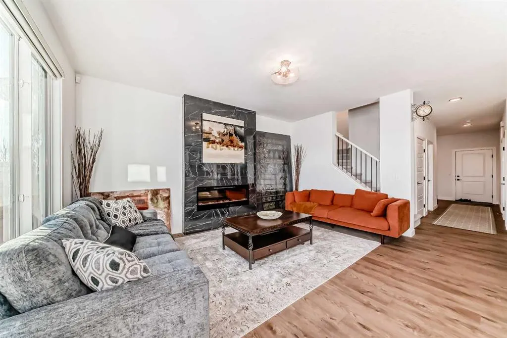 116 Ambleside Crescent NW