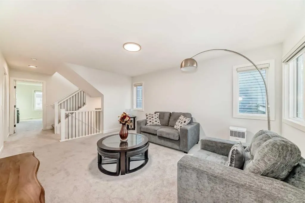 116 Ambleside Crescent NW