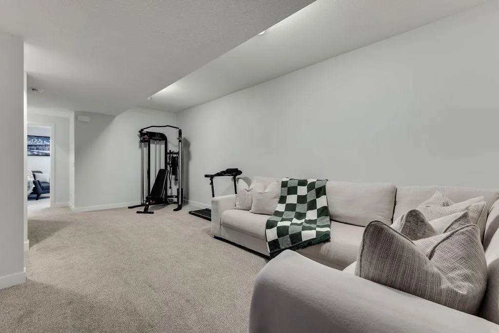 30 Amblehurst Way NW