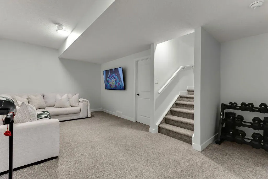 30 Amblehurst Way NW