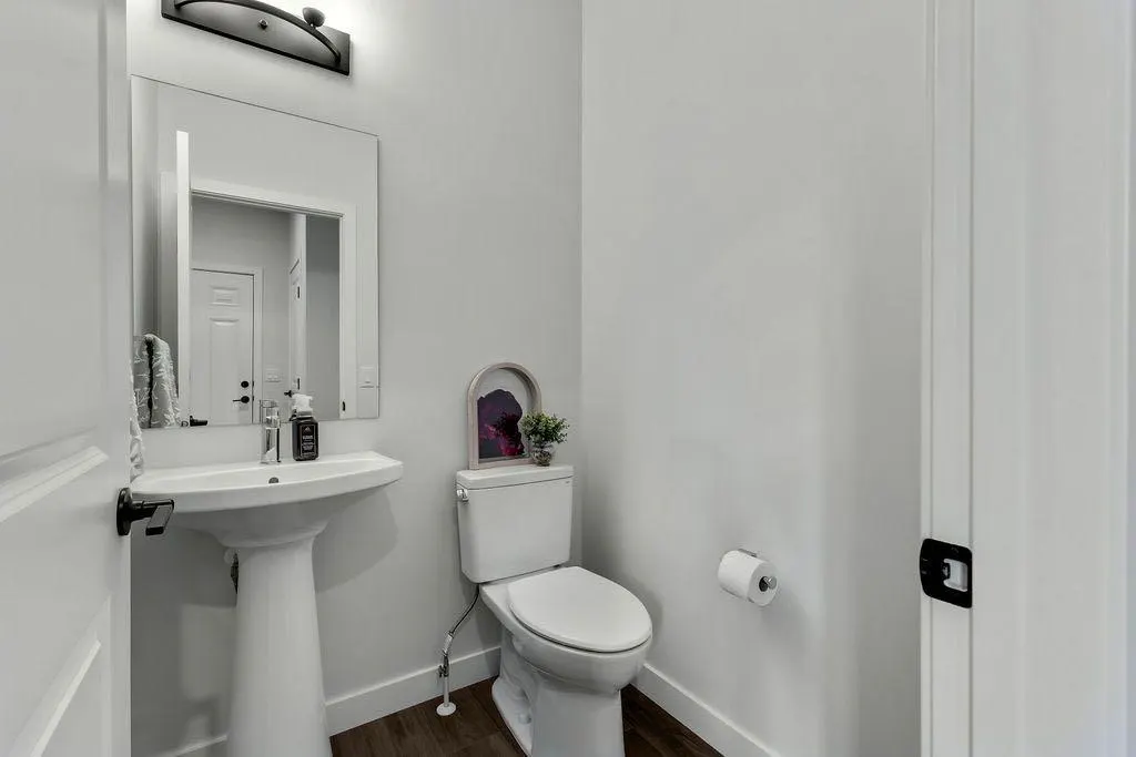 30 Amblehurst Way NW