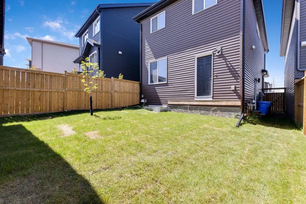 30 Amblehurst Way NW