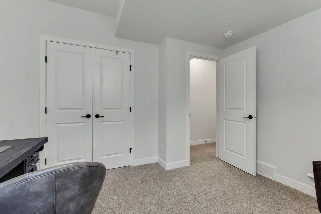 30 Amblehurst Way NW