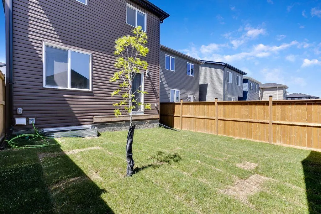 30 Amblehurst Way NW