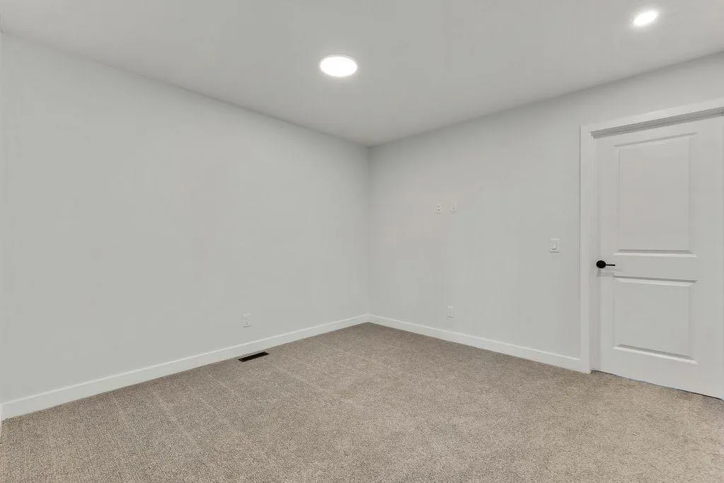 30 Amblehurst Way NW