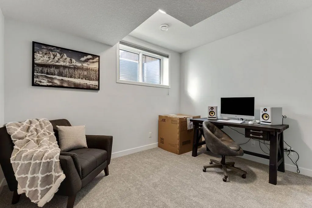 30 Amblehurst Way NW
