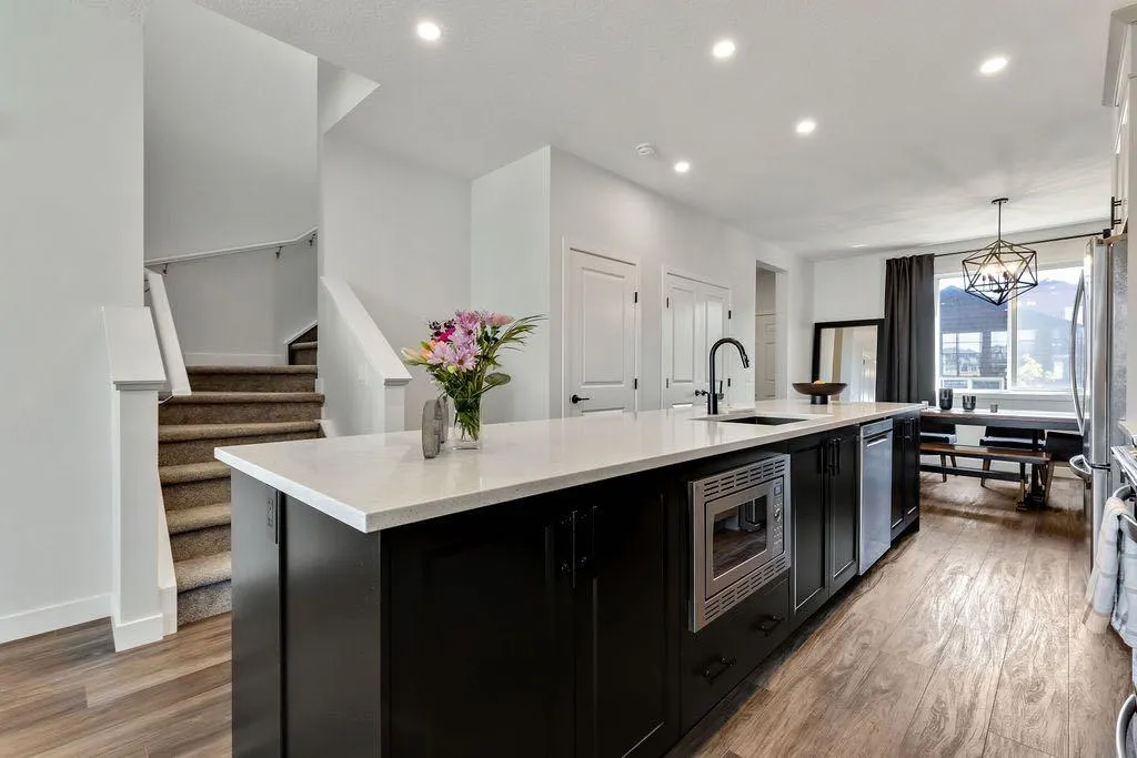 30 Amblehurst Way NW