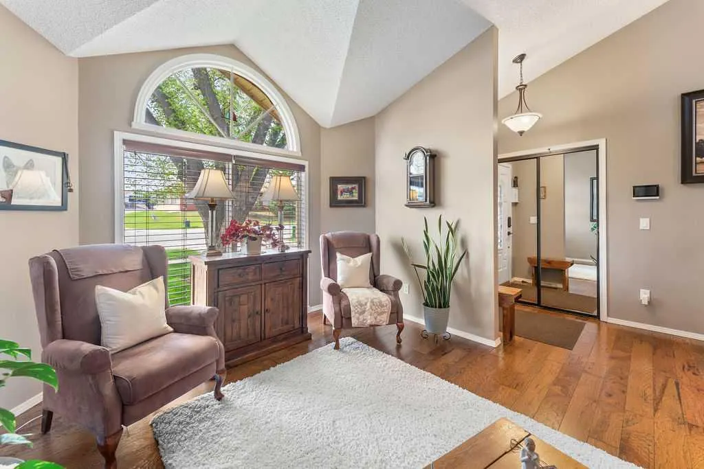 10 Hunters Gate