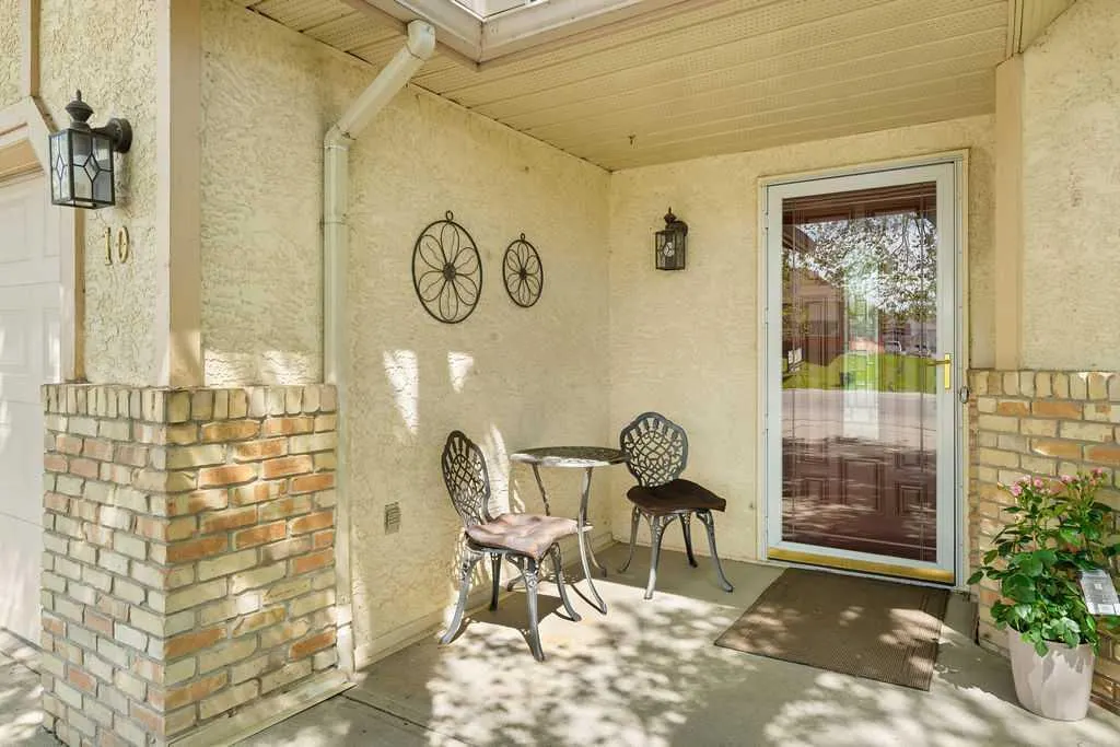 10 Hunters Gate