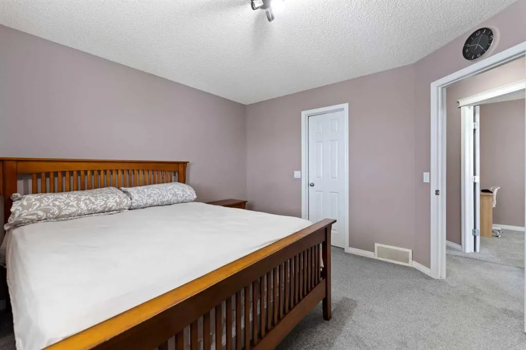 133 Saddlefield Place NE