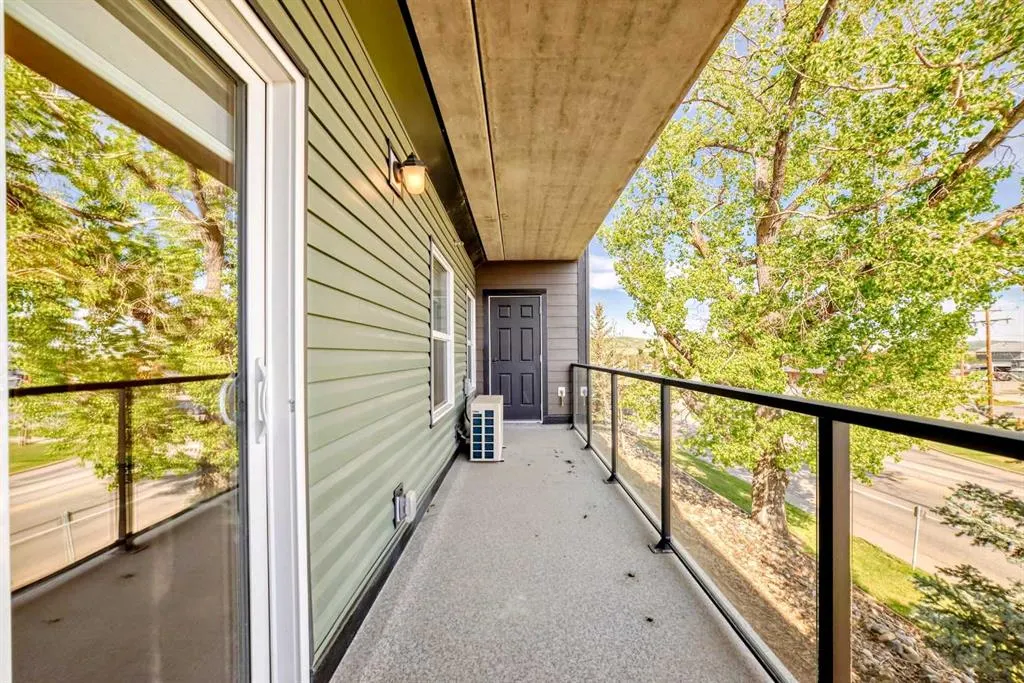 404 1 Avenue SE, #206