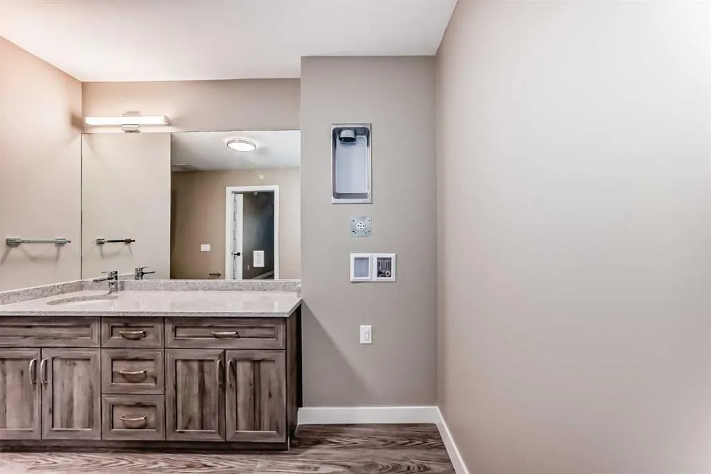 404 1 Avenue SE, #206