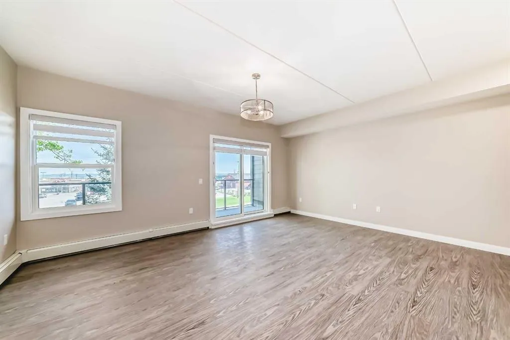 404 1 Avenue SE, #206
