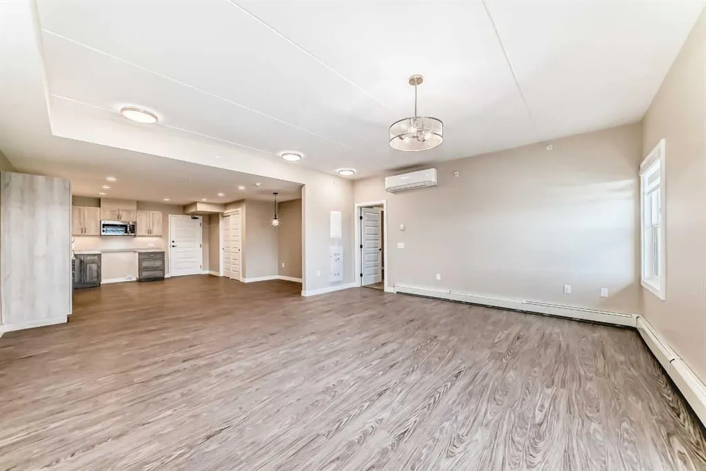 404 1 Avenue SE, #206