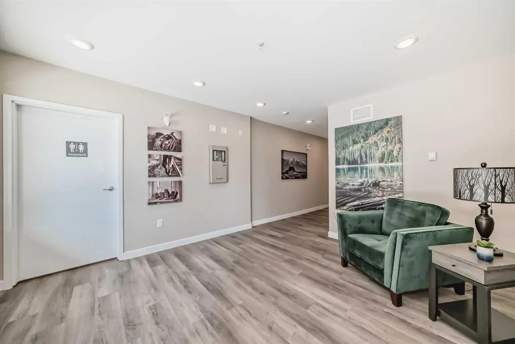 404 1 Avenue SE, #206