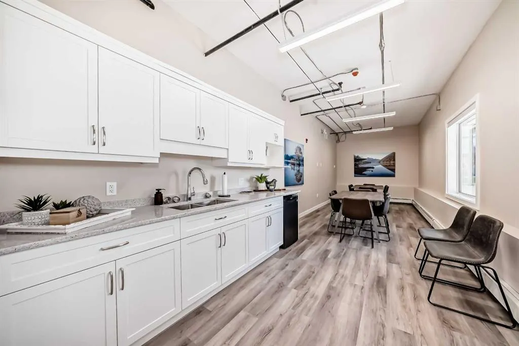 404 1 Avenue SE, #206