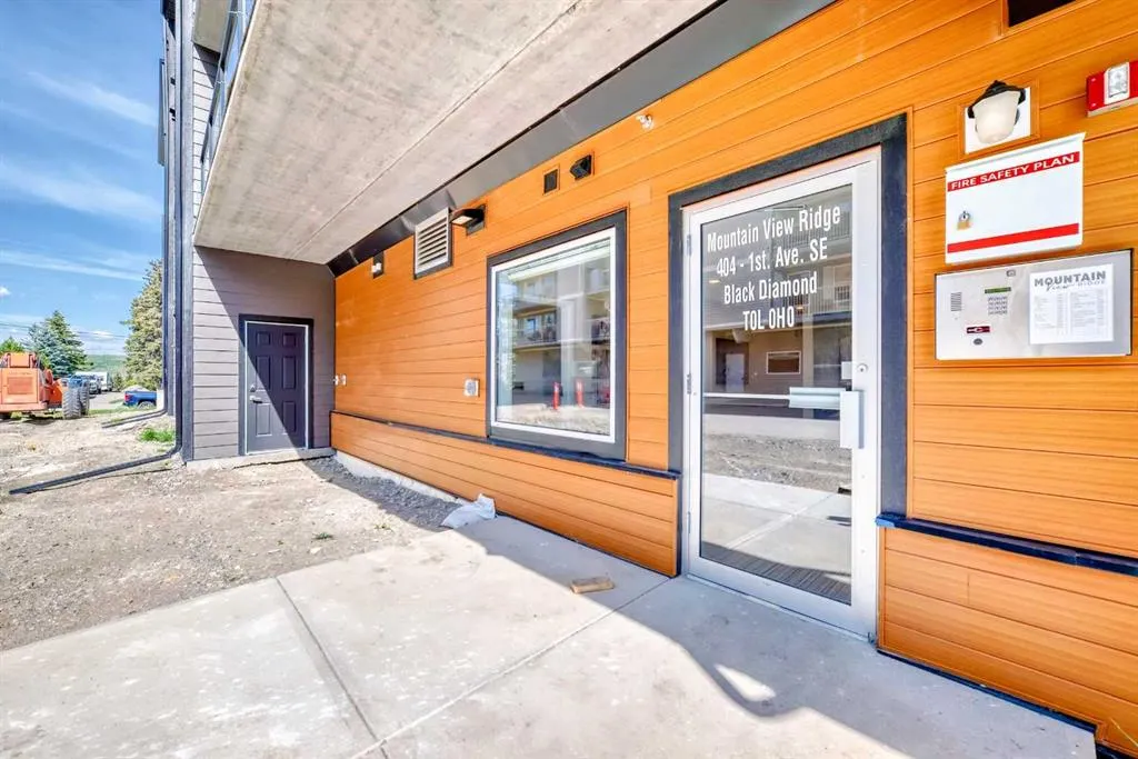 404 1 Avenue SE, #206