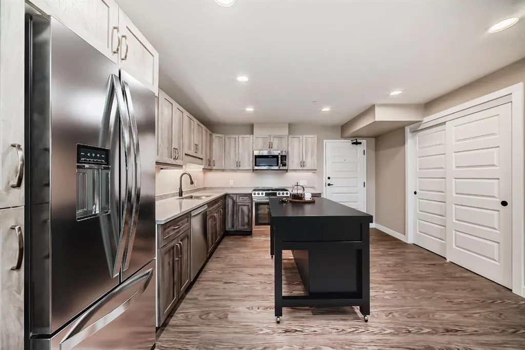404 1 Avenue SE, #206