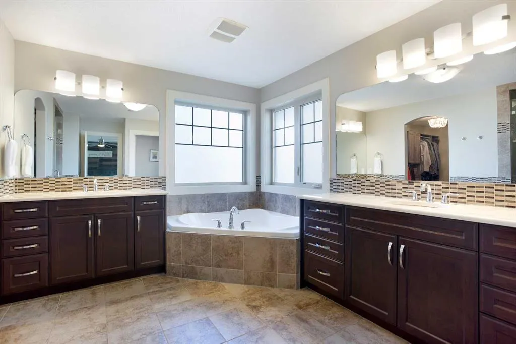 102 Cooperstown Lane SW