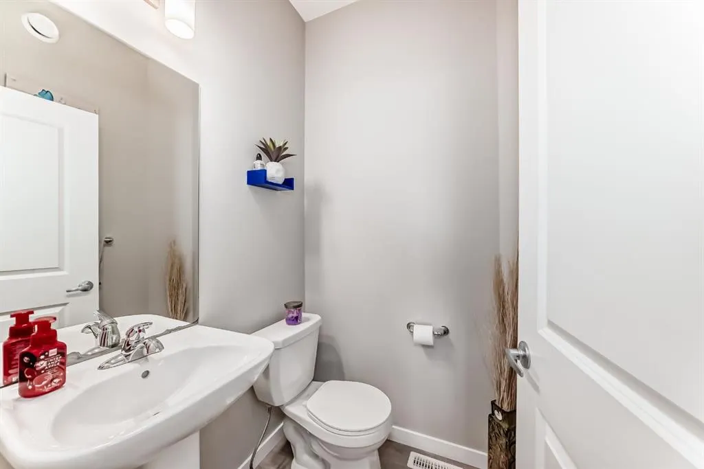 50 cornerbrook Manor NE
