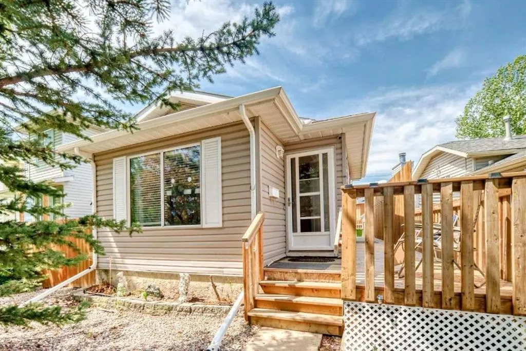 27 Martinview Crescent NE