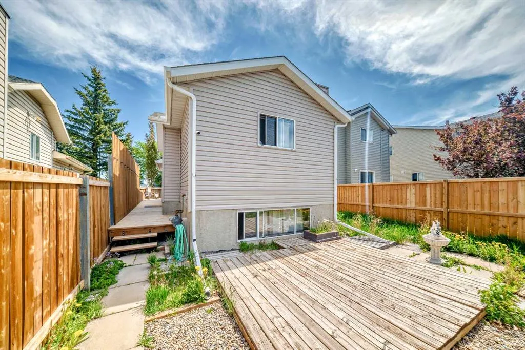 27 Martinview Crescent NE