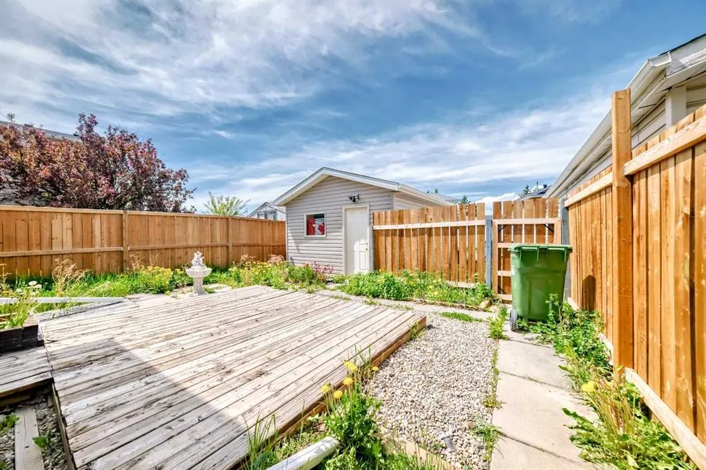 27 Martinview Crescent NE