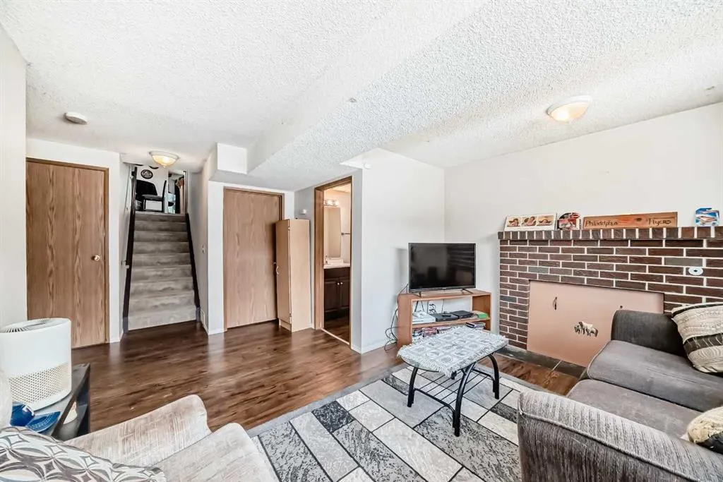 27 Martinview Crescent NE