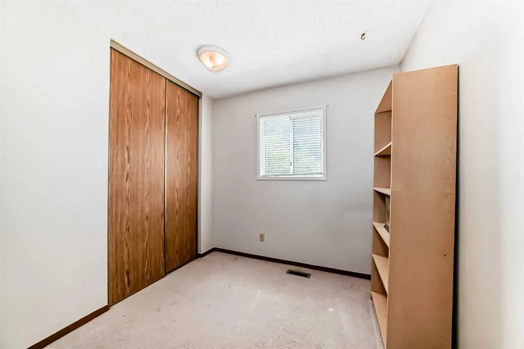 27 Martinview Crescent NE