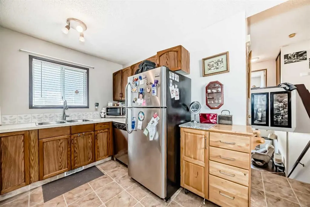 27 Martinview Crescent NE