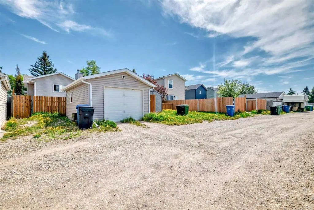 27 Martinview Crescent NE