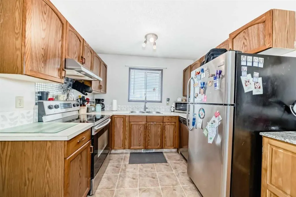27 Martinview Crescent NE