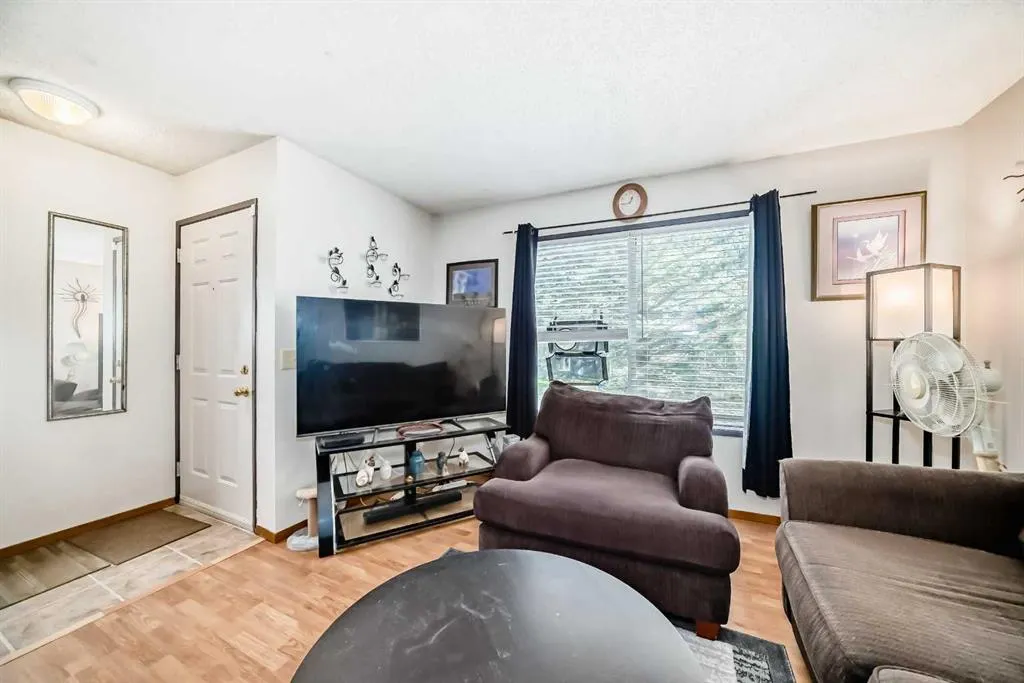 27 Martinview Crescent NE